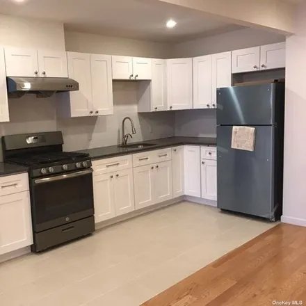 Image 3 - 135-17 Northern Boulevard, New York, NY 11354, USA - House for rent