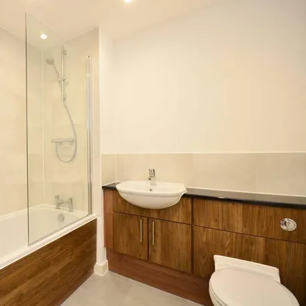 Image 1 - Wallis House, 1100 Great West Road, London, TW8 0HE, United Kingdom - Apartment for rent