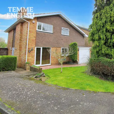 Buy this 4 bed house on Mentmore in Basildon, SS16 6DB