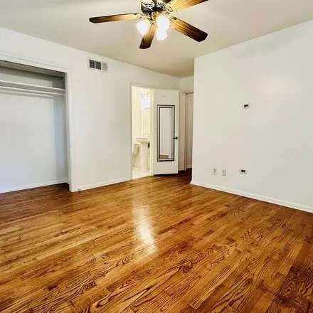 Image 6 - 6418 East Lovers Lane, Dallas, TX 54231, USA - Apartment for rent
