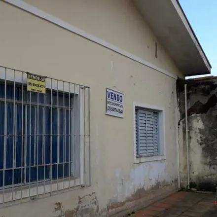 Buy this 2 bed house on Rua Major Martinho Mourão in Região Urbana Homogênea XV, Poços de Caldas - MG