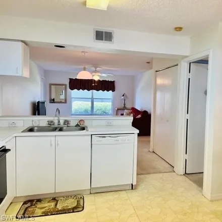 Image 7 - 207 Quail Forest Boulevard, Collier County, FL 34105, USA - Condo for sale