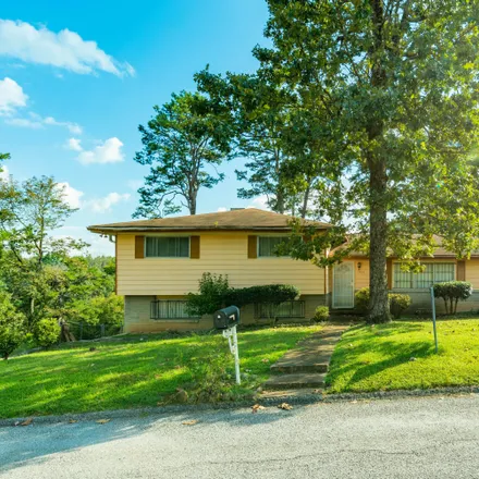 Buy this 5 bed house on 3851 Mark Twain Circle in Rollingwood, Chattanooga