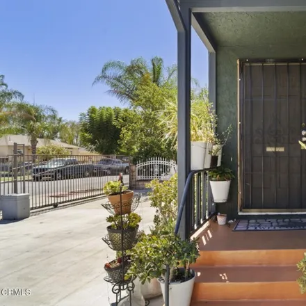 Image 6 - 8161 Lullaby Lane, Los Angeles, CA 91402, USA - House for sale