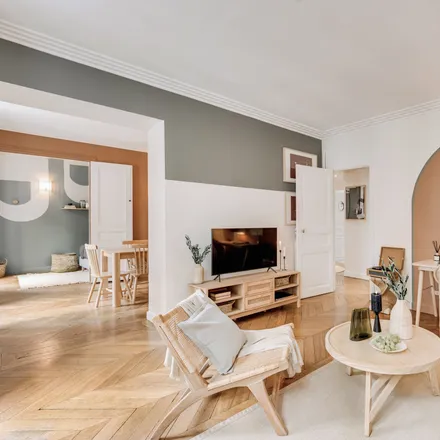 Rent this 3 bed apartment on 84 Rue de Rivoli in 75004 Paris, France