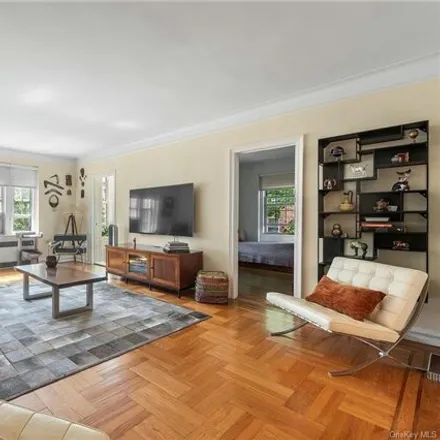 Image 2 - 21 N Chatsworth Ave Apt 5E, Larchmont, New York, 10538 - Apartment for sale