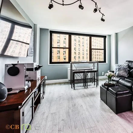 Image 4 - 340 East 93rd Street, New York, NY 10128, USA - Condo for sale