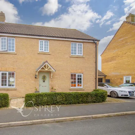 Buy this 4 bed house on Hillfield Road in Oundle, PE8 4QR