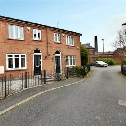 Buy this 3 bed townhouse on unnamed road in Luzley Brook, OL2 6WJ