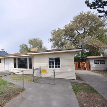 Buy this 3 bed house on 398 North Jefferson Street in Kennewick, WA 99336
