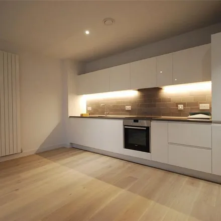 Image 3 - Commodore House, Admiralty Avenue, London, E16 2PZ, United Kingdom - Apartment for rent