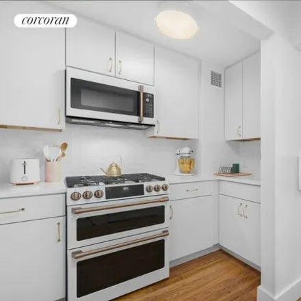 Image 3 - 399 Ocean Parkway, New York, NY 11218, USA - Apartment for sale