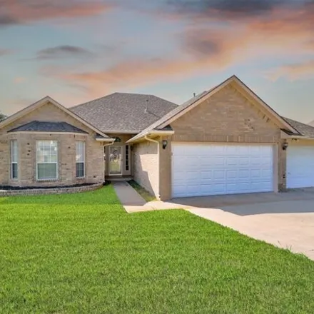 Buy this 4 bed house on 1901 Macomber Way in Midwest City, OK 73130