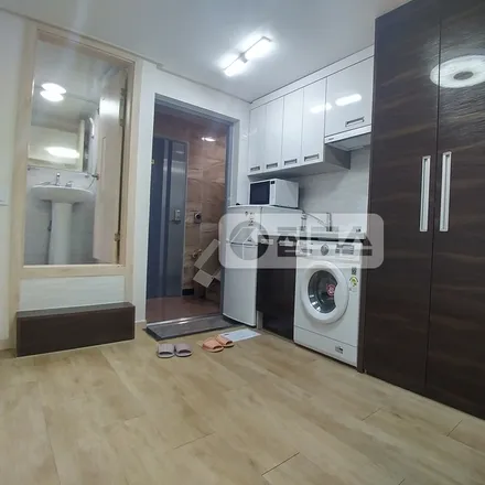 Rent this studio apartment on 서울특별시 관악구 신림동 533-23