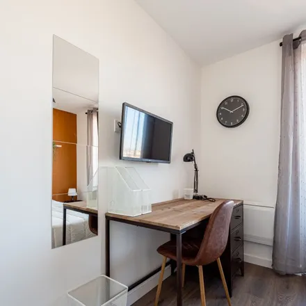 Rent this 1 bed apartment on 2 Boulevard Paul Doumer in 21000 Dijon, France