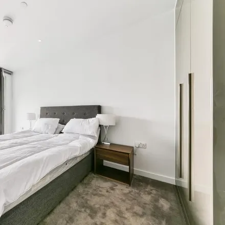 Image 5 - South Garden View, Sayer Street, London, SE17 1FE, United Kingdom - Apartment for rent