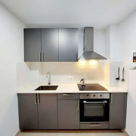 Image 7 - Carrer del Mondúver, 41, 46025 Valencia, Spain - Apartment for rent