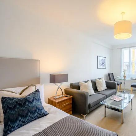 Rent this studio townhouse on The Greenhouse in 27a Hill Street, London