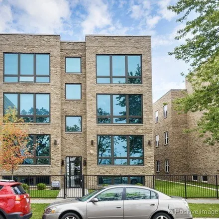 Rent this 3 bed condo on West Dickens Avenue in Chicago, IL 60707