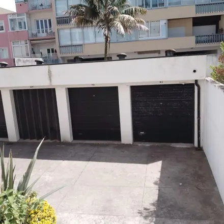 Rent this 3 bed apartment on Farmácia Santos Salvador in Rua Alcaide de Faria, 4100-186 Porto