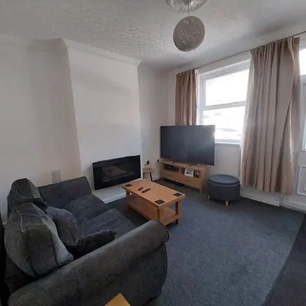 Image 2 - Clifton Avenue, Rotherham, S65 2QX, United Kingdom - Apartment for rent