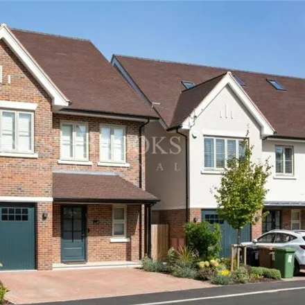 Buy this 5 bed house on unnamed road in Bushey Heath, WD23 1XB