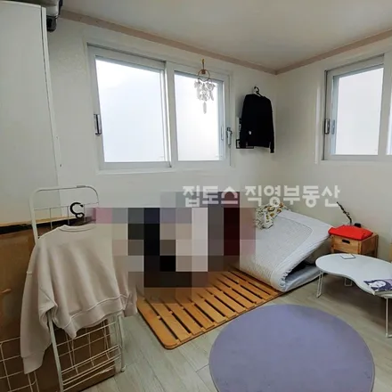Rent this studio apartment on 서울특별시 관악구 신림동 255-140
