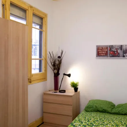 Rent this 5 bed room on Carrer de Roger de Flor in 126, 08013 Barcelona