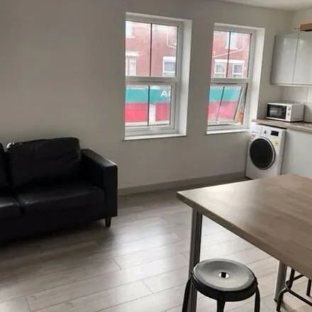 Rent this 4 bed apartment on Stoke Road in Stoke, ST4 1AE