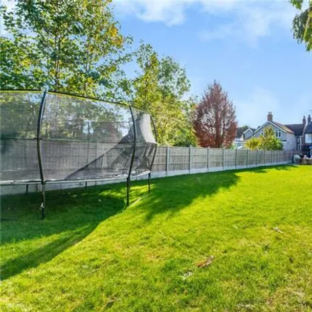 Image 4 - Slewins Lane, London, RM11 2BU, United Kingdom - House for sale