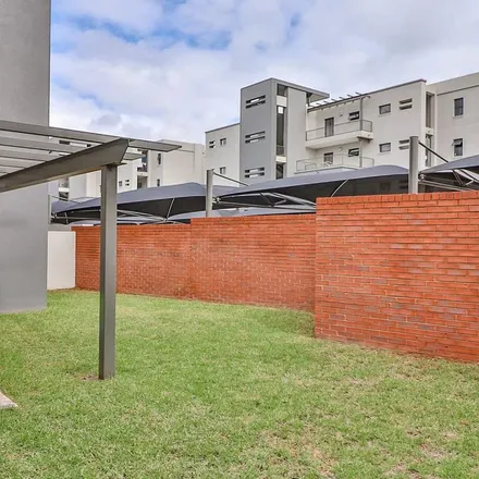 Rent this 3 bed apartment on Pitts Avenue in Barbeque Downs, Randburg
