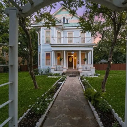Image 5 - 705 E Guenther St, San Antonio, Texas, 78210 - House for sale