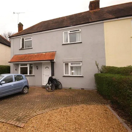 Rent this 5 bed duplex on 14 Lincoln Road in Guildford, GU2 9TJ