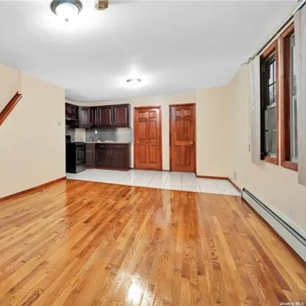 Image 5 - 1209 East 94th Street, New York, NY 11236, USA - House for sale