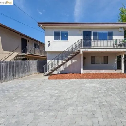 Buy this 9 bed house on 574 63rd Street in Oakland, CA 94705