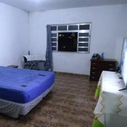Buy this 5 bed house on Rua Vitantônio d'Abril in Vila Menck, Osasco - SP