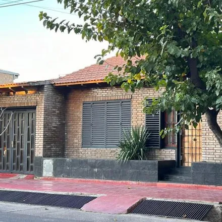 Rent this studio house on Padre Vázquez 421 in Distrito Gutiérrez, 5515 Maipú