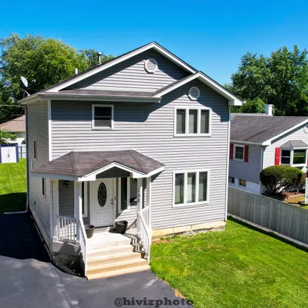Image 2 - 126 Southwest Circle Drive, Ingalls Park, Will County, IL 60433, USA - House for sale