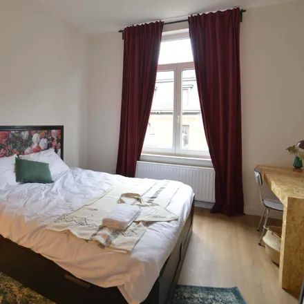 Rent this 6 bed room on Rue Général Gratry - Generaal Gratrystraat 20 in 1030 Schaerbeek - Schaarbeek, Belgium