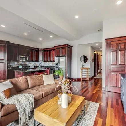 Image 3 - 3100 West Lyndale Street, Chicago, IL 60647, USA - Condo for sale