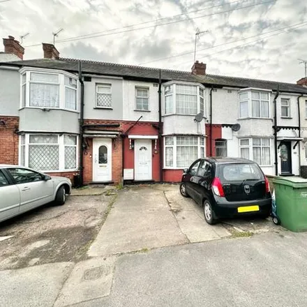 Rent this 3 bed townhouse on Neville Road in Luton, LU3 2JJ