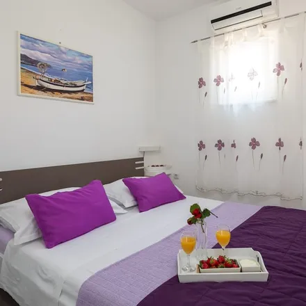 Rent this 1 bed apartment on 21405 Općina Milna