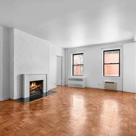 Image 6 - 87 Saint Marks Place, New York, NY 10009, USA - Apartment for rent