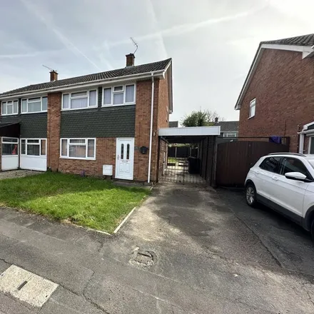 Rent this 3 bed duplex on Fairford Way in Gloucester, GL4 4AY