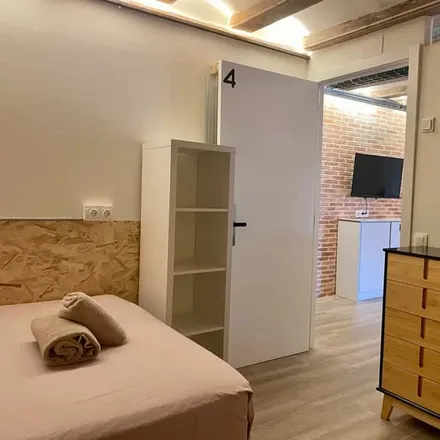 Rent this 5 bed room on MacxiPa in Carrer del General Álvarez de Castro, 08001 Barcelona