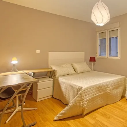 Rent this 4 bed room on Bulevar de San Julián de los Prados in 33080 Oviedo, Spain