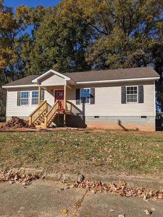 Rent this 3 bed house on 514 South Hill Avenue in South Hill, VA 23970