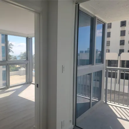 Image 9 - 2699 Collins Avenue, Miami Beach, FL 33140, USA - Condo for rent