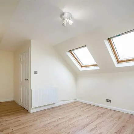 Rent this 4 bed apartment on 20 Baronsmere Road in London, N2 9PJ