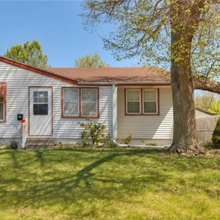 Buy this 3 bed house on 1819 Southeast 4th Street in Des Moines, IA 50315